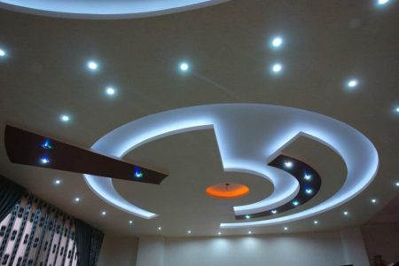 фигурный потолок с подсветкой