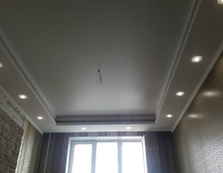 двухуровневый потолок из гипсокартона со светильниками спб